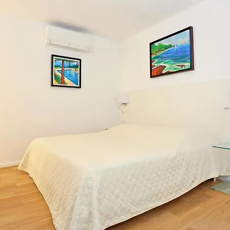 2 Bedroom Awesome In Murter