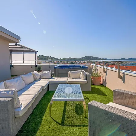 Gorgeous In Holiday home *