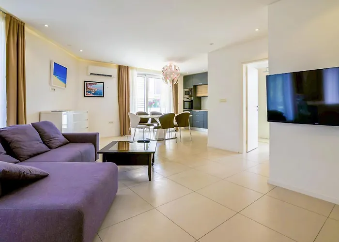 Feriehus 2 Bedroom Awesome In Murter