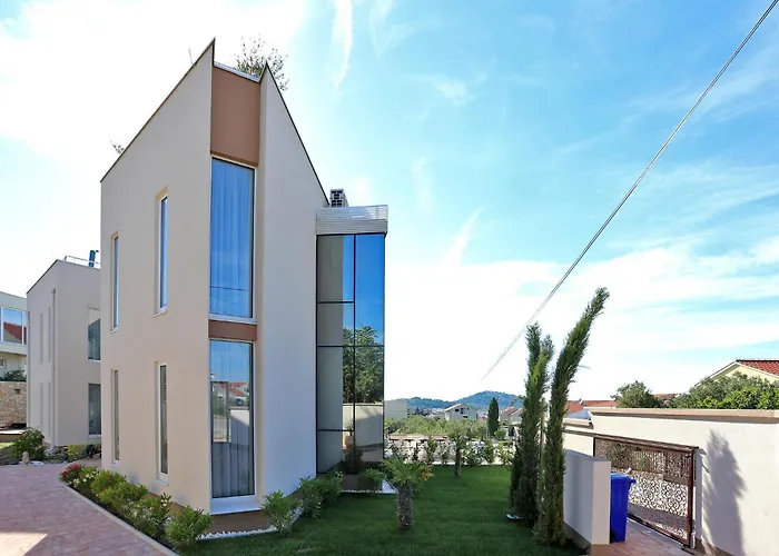 2 Bedroom Awesome In Murter