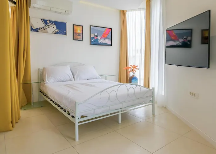 2 Bedroom Awesome In *