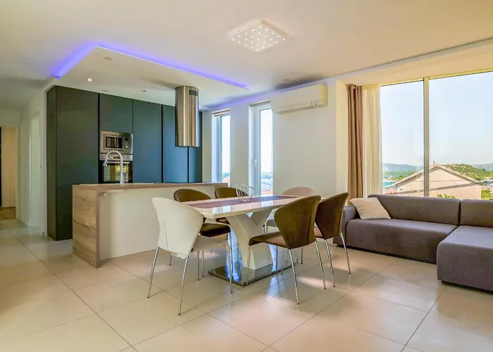 2 Bedroom Awesome In Murter