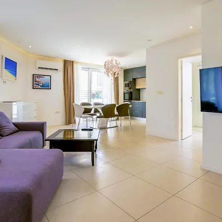 بيت للعطل 2 Bedroom Awesome In مورتير