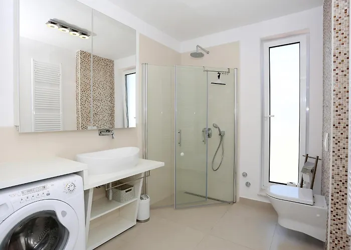 2 Bedroom Awesome In Vikendica Murter