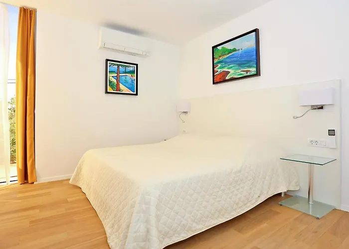 2 Bedroom Awesome In Murter