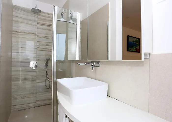 2 Bedroom Awesome In Vikendica Murter